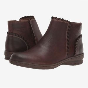 Comfortiva Fallston Bootie Bridal Brown Burgundy 9.5 Wide